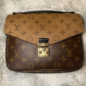 Louis Vuitton pochette metis reverse canvas